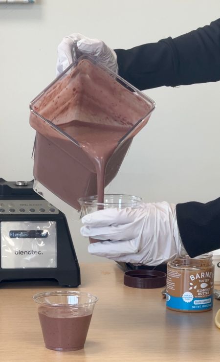 LCRP dietitian pouring the cherry almond smoothie from the blender to a cup